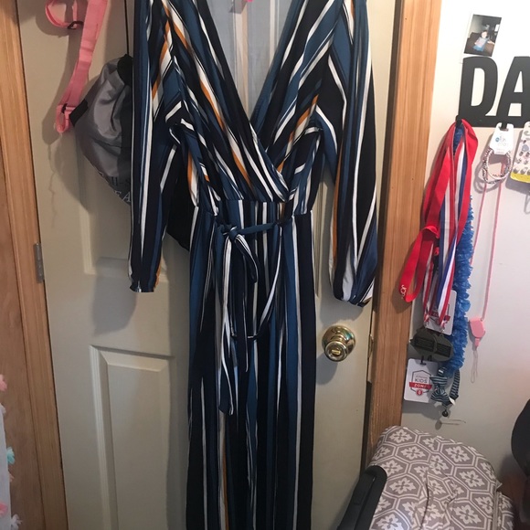 Selling my closet 😂 - Picture 14 of 16